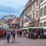 Ideal Location Colmar Center- 6P شقة *